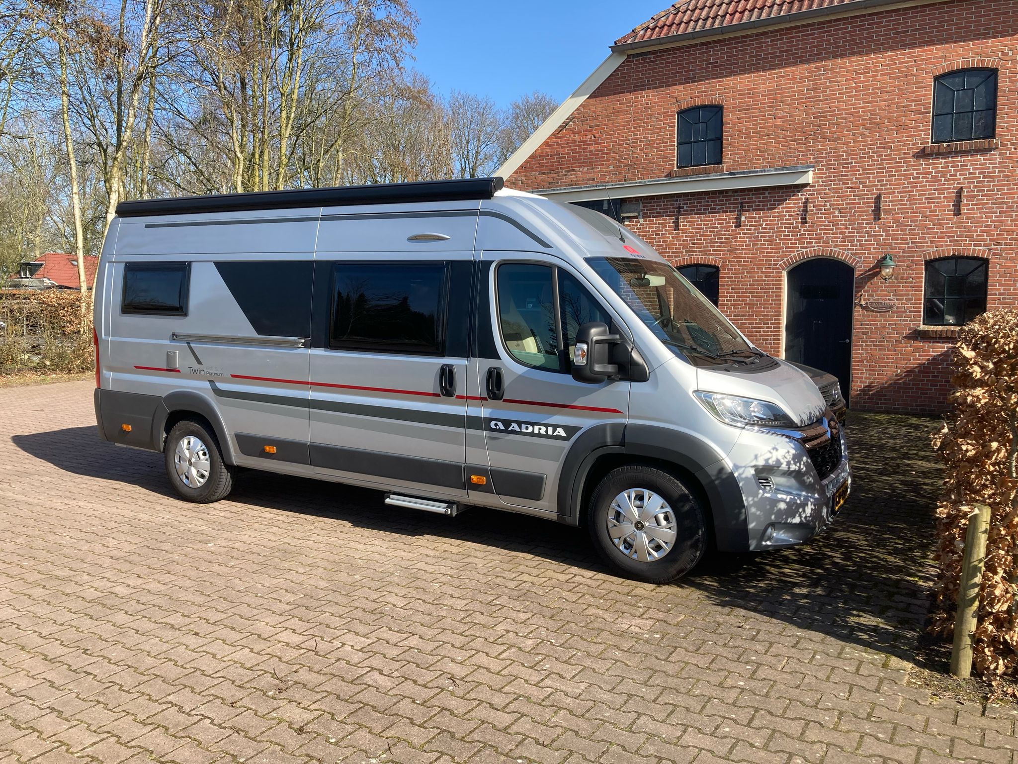Adria TWIN 640 SLX Platinum
